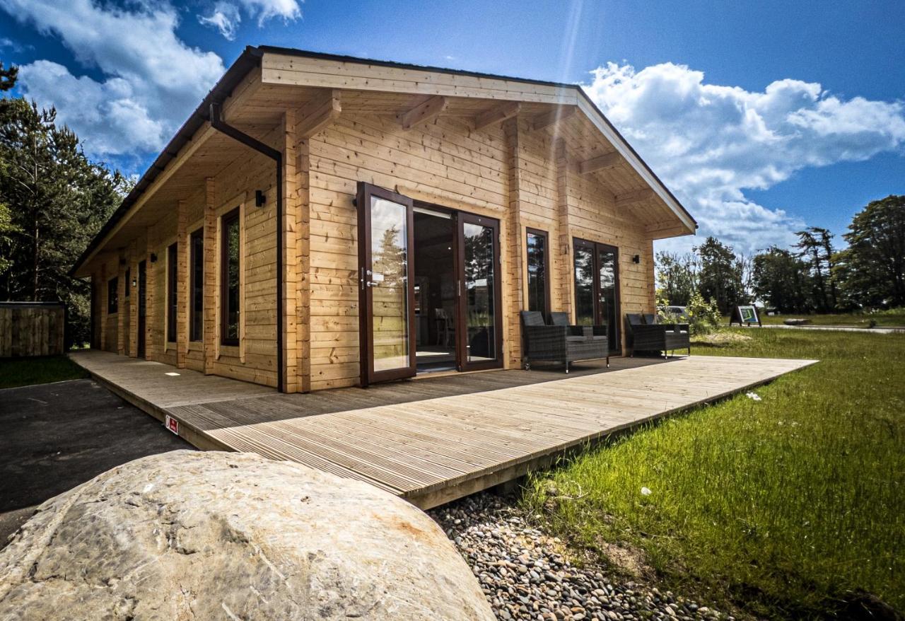 Sundance Lodge, Fantastic New Cabin With Hot Tub - Sleeps 6 - Largest In Felmoor Park Morpeth Εξωτερικό φωτογραφία