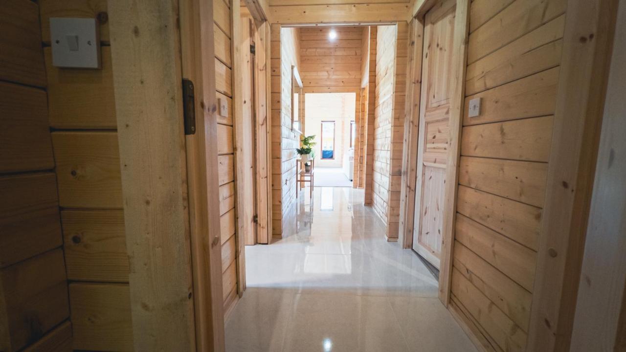 Sundance Lodge, Fantastic New Cabin With Hot Tub - Sleeps 6 - Largest In Felmoor Park Morpeth Εξωτερικό φωτογραφία