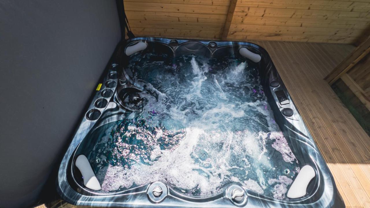Sundance Lodge, Fantastic New Cabin With Hot Tub - Sleeps 6 - Largest In Felmoor Park Morpeth Εξωτερικό φωτογραφία