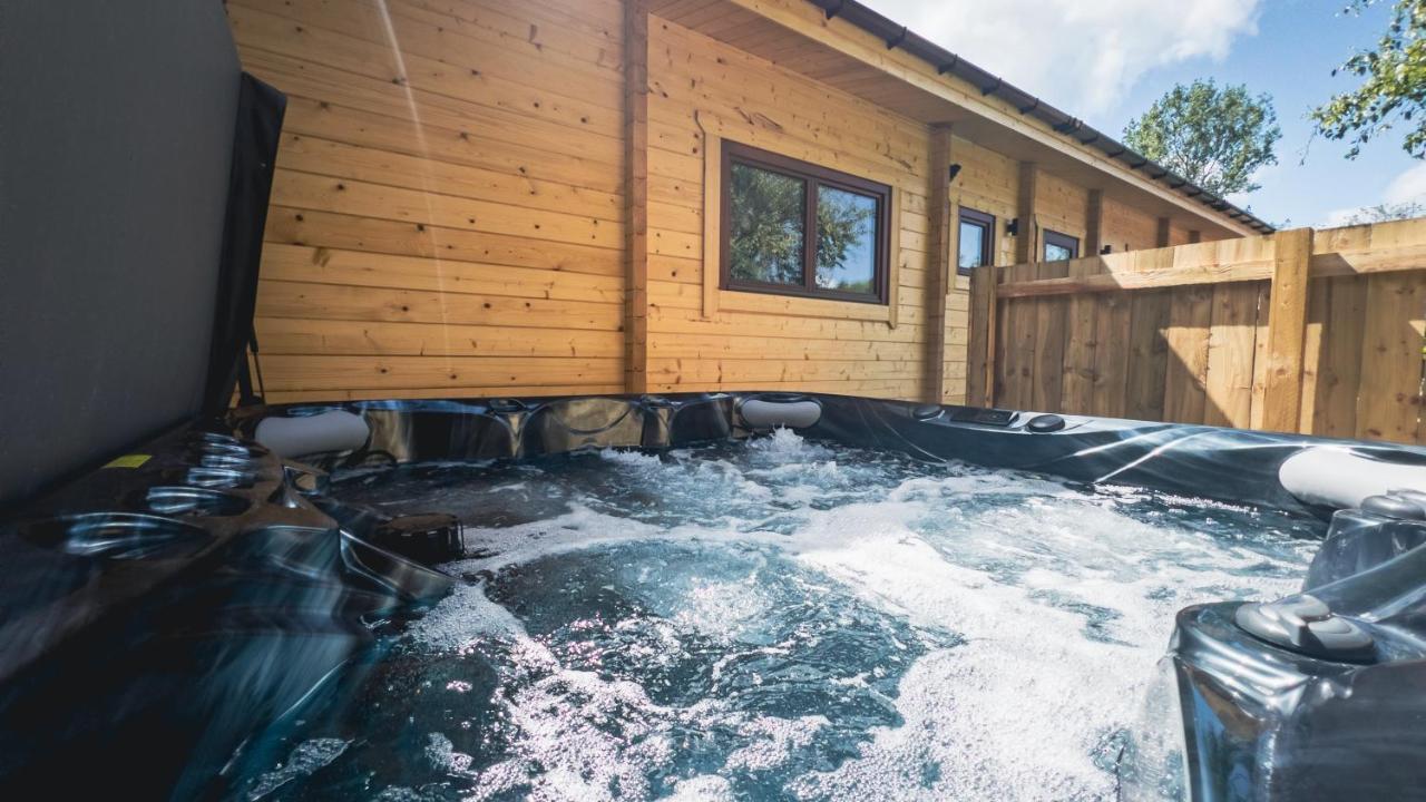 Sundance Lodge, Fantastic New Cabin With Hot Tub - Sleeps 6 - Largest In Felmoor Park Morpeth Εξωτερικό φωτογραφία