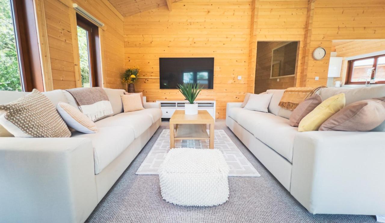 Sundance Lodge, Fantastic New Cabin With Hot Tub - Sleeps 6 - Largest In Felmoor Park Morpeth Εξωτερικό φωτογραφία
