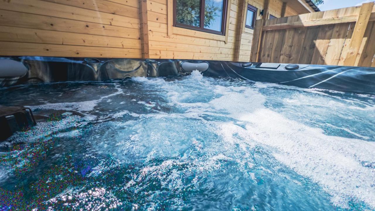Sundance Lodge, Fantastic New Cabin With Hot Tub - Sleeps 6 - Largest In Felmoor Park Morpeth Εξωτερικό φωτογραφία