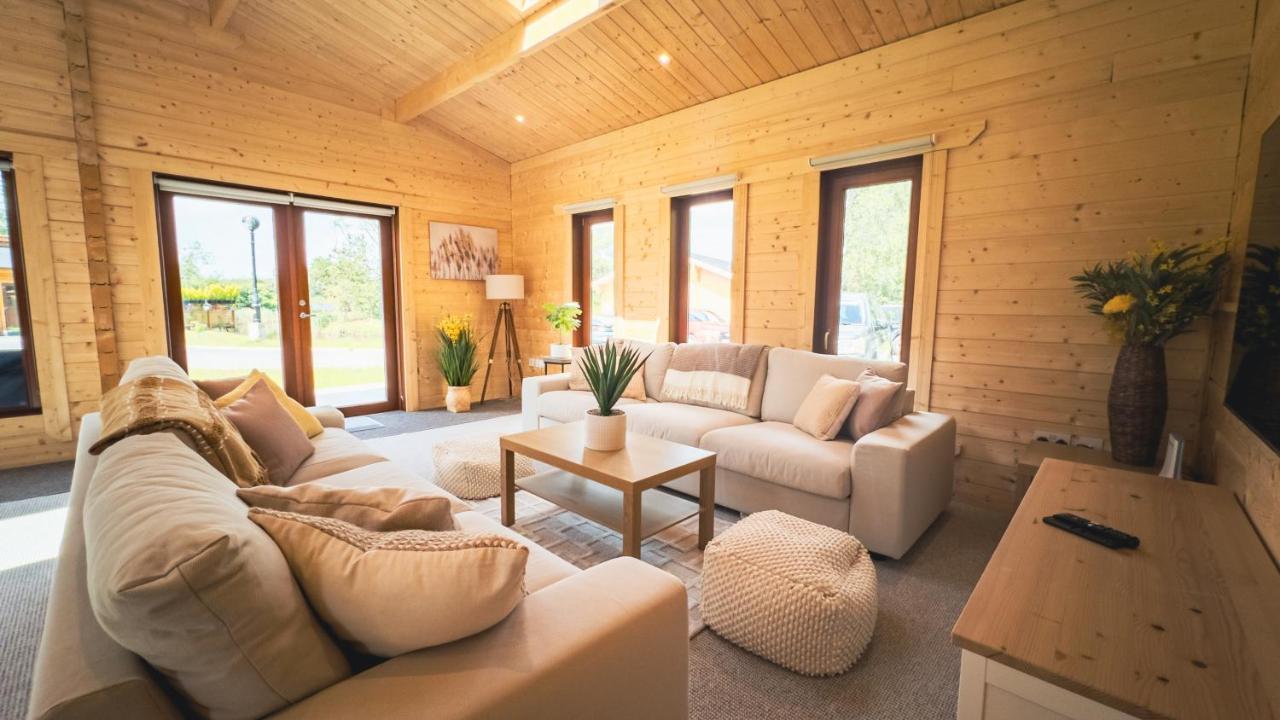 Sundance Lodge, Fantastic New Cabin With Hot Tub - Sleeps 6 - Largest In Felmoor Park Morpeth Εξωτερικό φωτογραφία