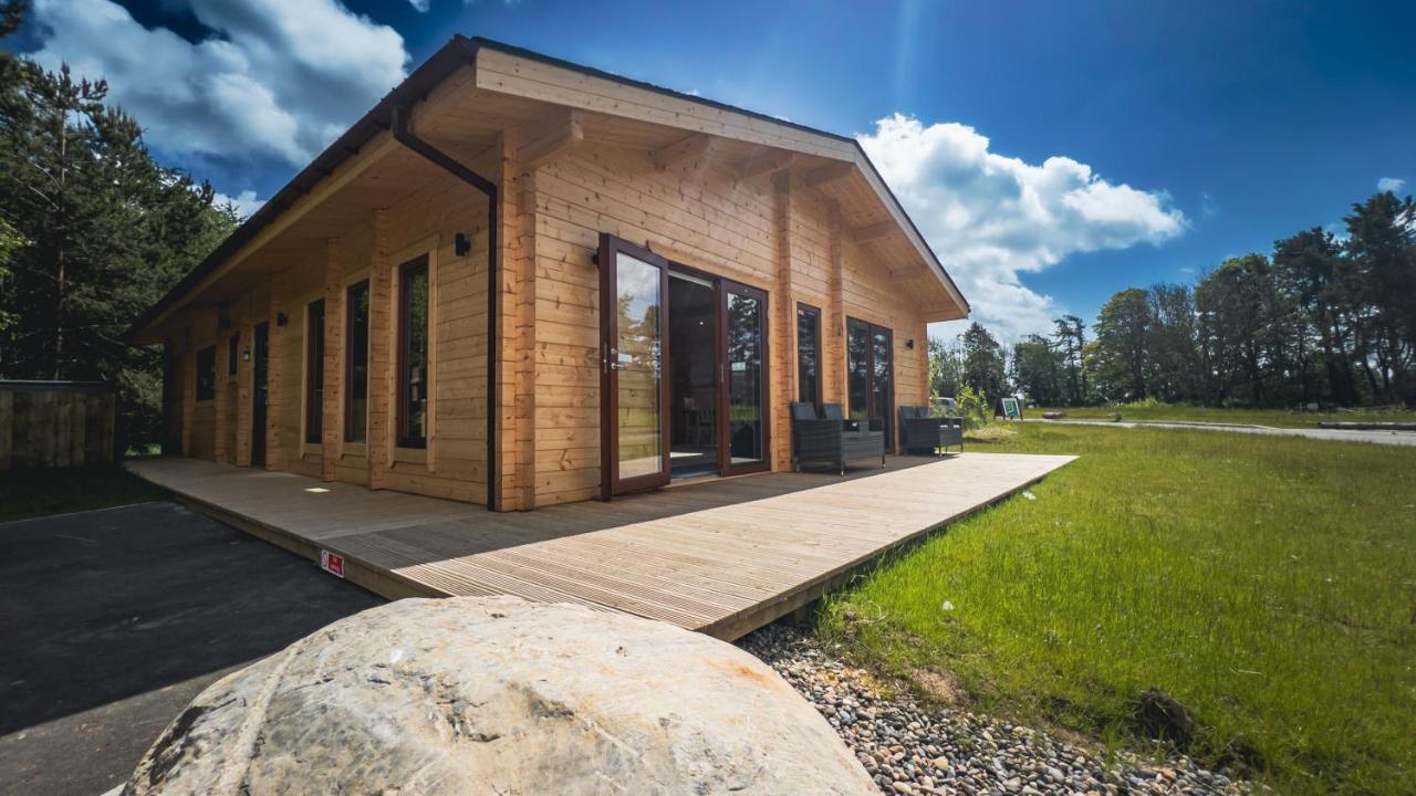 Sundance Lodge, Fantastic New Cabin With Hot Tub - Sleeps 6 - Largest In Felmoor Park Morpeth Εξωτερικό φωτογραφία