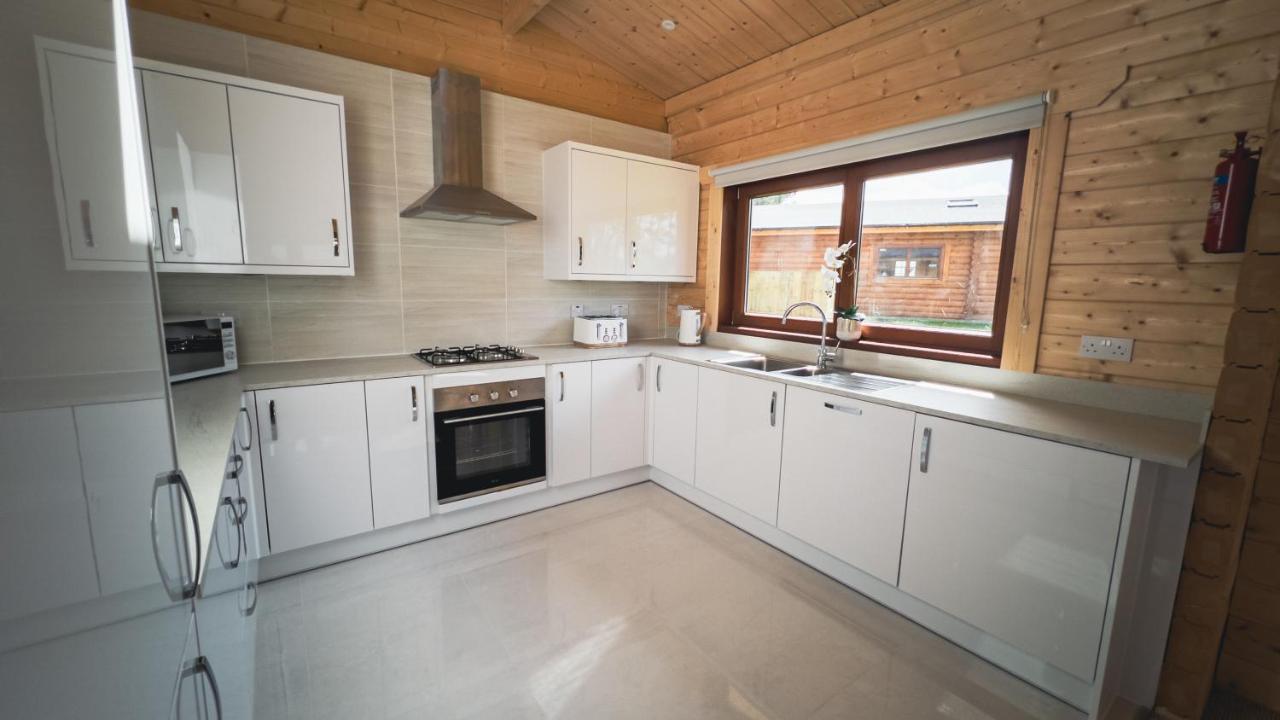 Sundance Lodge, Fantastic New Cabin With Hot Tub - Sleeps 6 - Largest In Felmoor Park Morpeth Εξωτερικό φωτογραφία