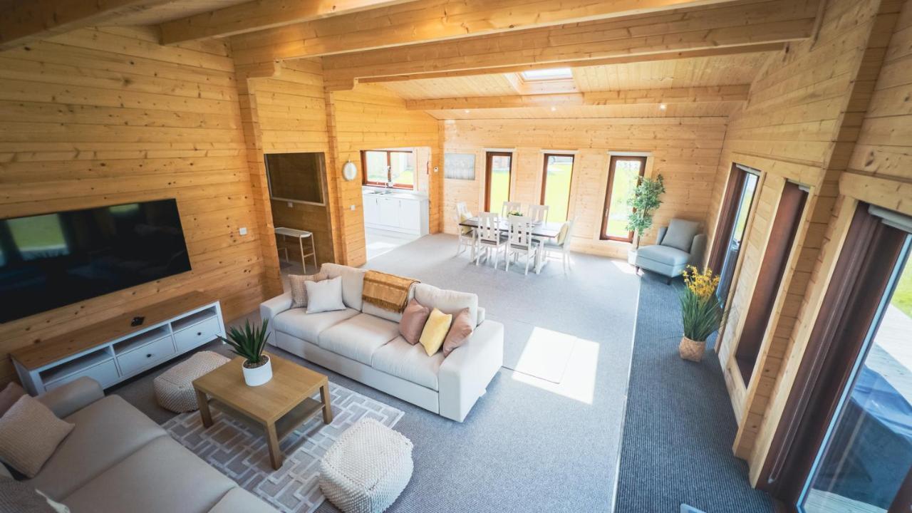 Sundance Lodge, Fantastic New Cabin With Hot Tub - Sleeps 6 - Largest In Felmoor Park Morpeth Εξωτερικό φωτογραφία